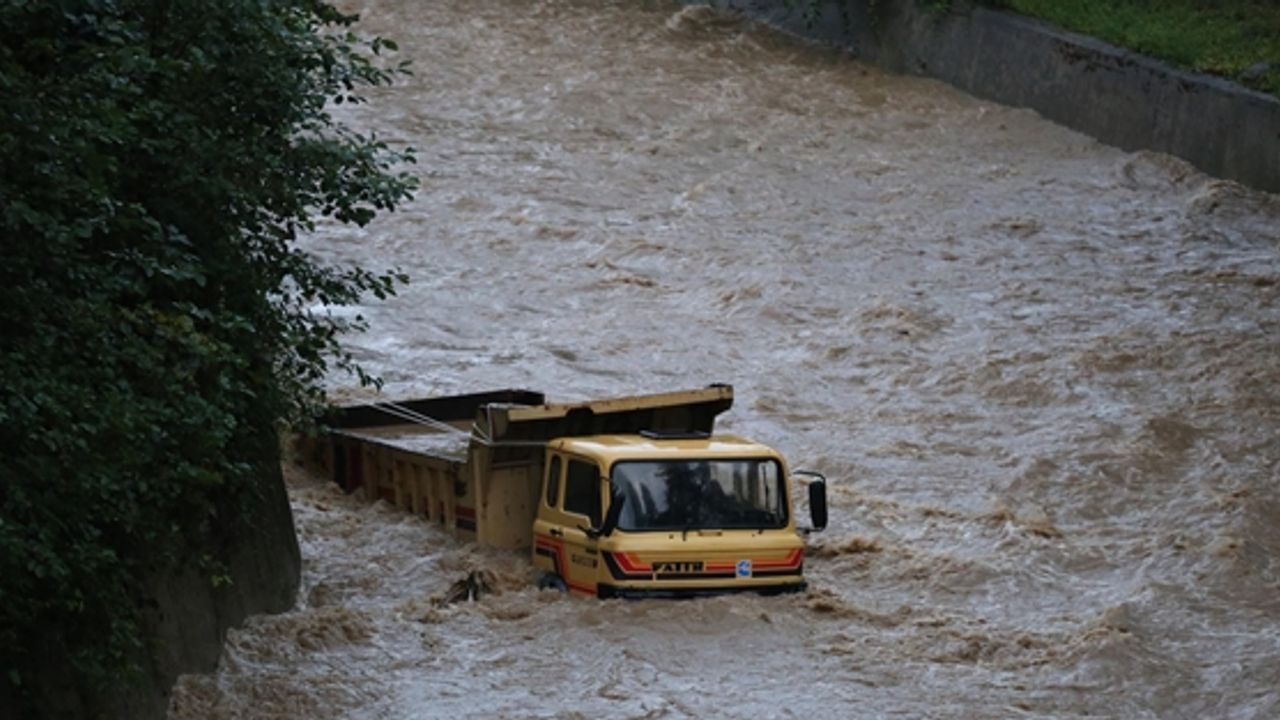 DİKKAT! YUNANİSTAN'ı VURAN "SEL FELAKETİ" İSTANBUL'a GELİYOR!