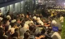 CHP İSTANBUL İL BİNASI ÖNÜNDE TANSİYON YÜKSELDİ