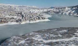 TUNCELİ'DE UZUNÇAYIR BARAJ GÖLÜ BUZ TUTTU