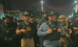 VENEZUELA DIŞİŞLERİ BAKANI HALKLA SOKAĞA ÇIKTI