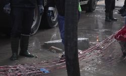 KUVVETLİ YAĞIŞ İZMİR'DE HAYATI FELÇ ETTİ