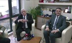 "FEZLEKELER DEMOKLES'in KILICI GİBİ MİLLETVEKİLLERİNİN BAŞININ ÜZERİNDE SALLANIYOR"