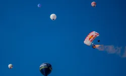 KAPADOKYA'DA SICAK HAVA BALONLARI ARASINDA 200 KM HIZ İLE SLALOM
