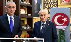 BAHÇELİ, HACIOSMANOĞLU'NA 'YALNIZ DEĞİLSİN' ÇİÇEĞİ GÖNDERDİ