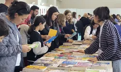 SAMSUN KİTAP FUARI ZİYARETÇİLERE KAPILARINI AÇTI