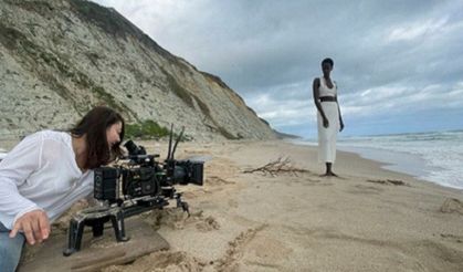 YAZDI, OYNADI, YÖNETTİ