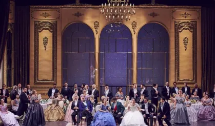 VERDİ'NİN EŞSİZ ESERİ "LA TRAVİATA" SEYİRCİ İLE BULUŞTU