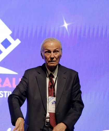 EDİZ HUN: BİZE SADECE DEDE ROLÜ KALIYOR
