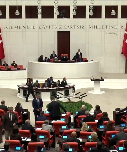 TBMM'DE YEMİN KAVGASINDA CHP'Lİ TANAL HASTANELİK OLDU