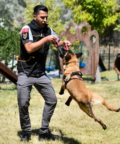 BAŞKENTTE K9 EKİPLERİ GÖREVLERİ BAŞINDA