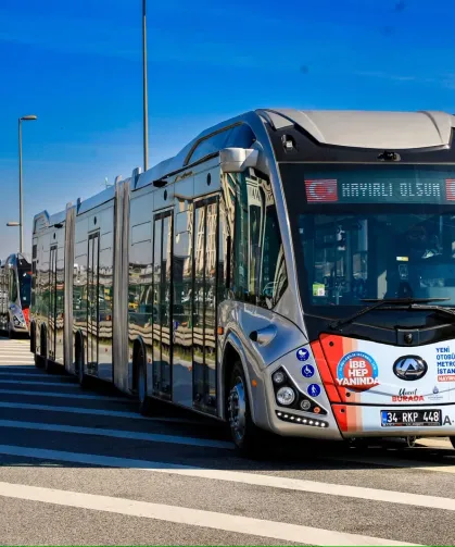 İSTANBUL'UN YENİ METROBÜSLERİ HİZMETE BAŞLADI