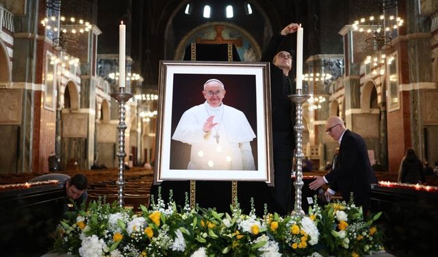 VATİKAN'DA PAPA FRANCESCO'YA VEDA