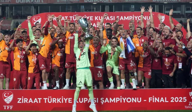 GALATASARAY KUPA SEVİNCİNİ COŞKUYLA YAŞADI