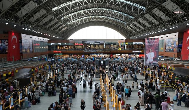 SABİHA GÖKÇEN'DE BAYRAMDA REKOR YOLCU YOĞUNLUĞU