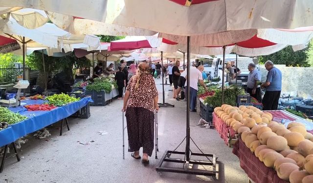 "ENFLASYON DÜŞTÜYSE GEL SOKAĞI GEZ BAKALIM"