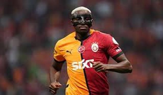 NAPOLİ, OSİMHEN'İ KAMP KADROSUNA ALMADI