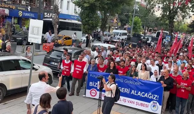 VAN'DA İŞTEN ÇIKARILAN İŞÇİLERİN EYLEMİ 10. GÜNÜNDE