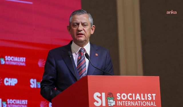 ÖZGÜR ÖZEL SOSTALİST ENTERNASYONEL İÇİN MADRİD'E GİDİYOR