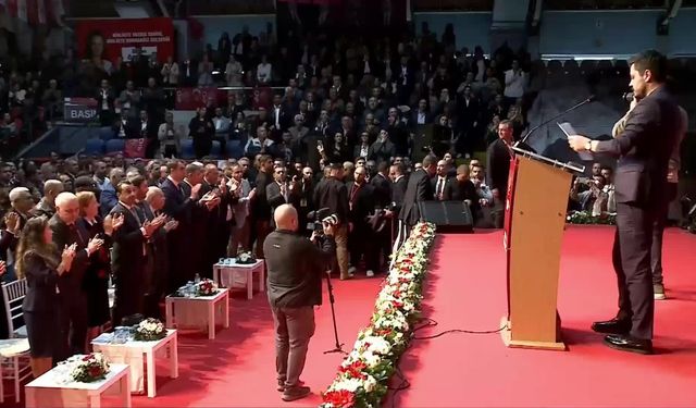 ÖZGÜR ÖZEL:"ÜLKESİNİ SEVEN ARKAMDAN GELSİN"
