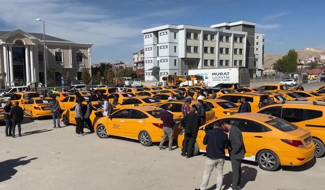 VAN'LI TAKSİCİLERDEN ROJİN KABAİŞ İÇİN "ADALET" KONVOYU
