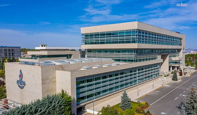 AYM KAMU GÖREVLİSİNE HAKARET MADDESİNİN GÖRÜŞMESİNİ ERTELEDİ