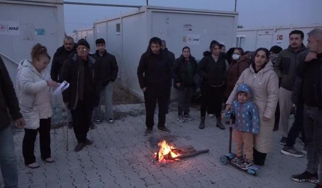 DEPREMZEDELER "KONTEYNIRLARDA ELEKTRİKLER KESİLDİ"