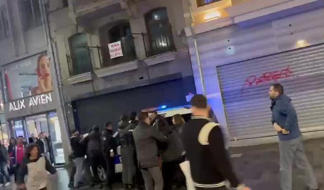 ÖĞRENCİLERDEN İSTİKLAL CADDESİNDE PROTESTO
