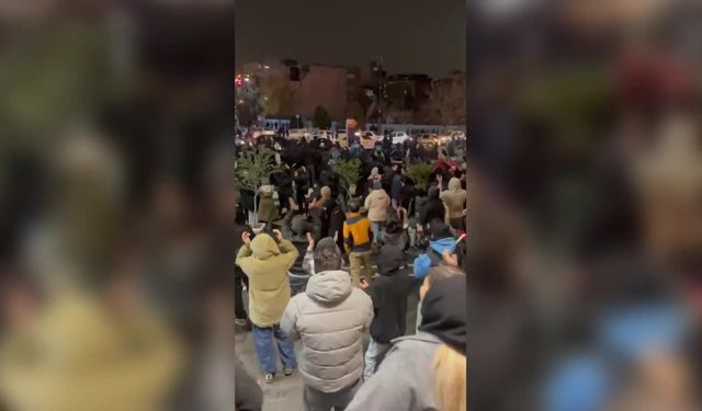 İRAN'DAKİ PROTESTOLARDA 16 KİŞİ HAYATINI KAYBETTİ