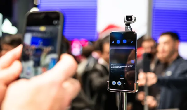 'HONOR ROBOT PHONE' DÜNYAYA TANITILIYOR