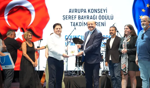 KADIKÖY BELEDİYESİ'NE "ŞEREF BAYRAĞI" ÖDÜLÜ VERİLDİ