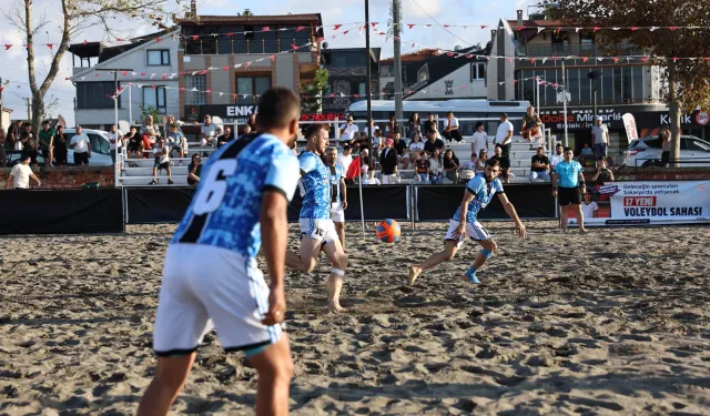 SAKARYA KOCAALİ SAHİLİNDE PLAJ FUTBOLUNDA HEYECAN ZİRVEDEYDİ