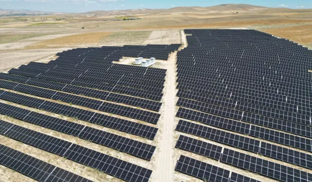 YEŞİL DÖNÜŞÜME GÜNEŞ ENERJİSİ KATKISI