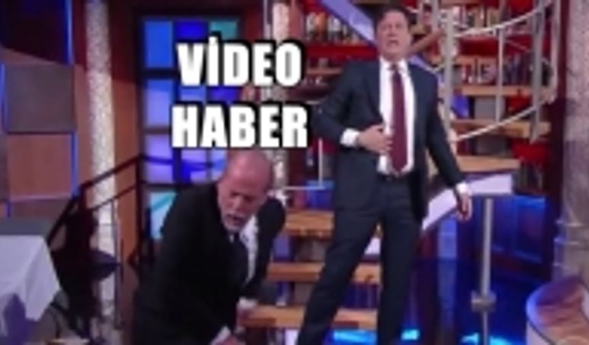 BRUCE WILLIS ve STEPHEN COLBERT YUMRUK YUMRUĞA