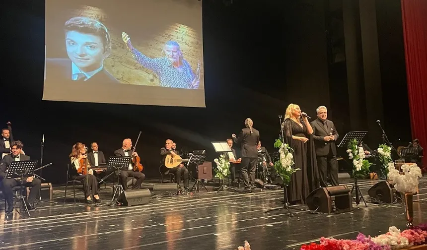 ‘SANAT GÜNEŞİ’ ZEKİ MÜREN, BURSA'da ANILDI