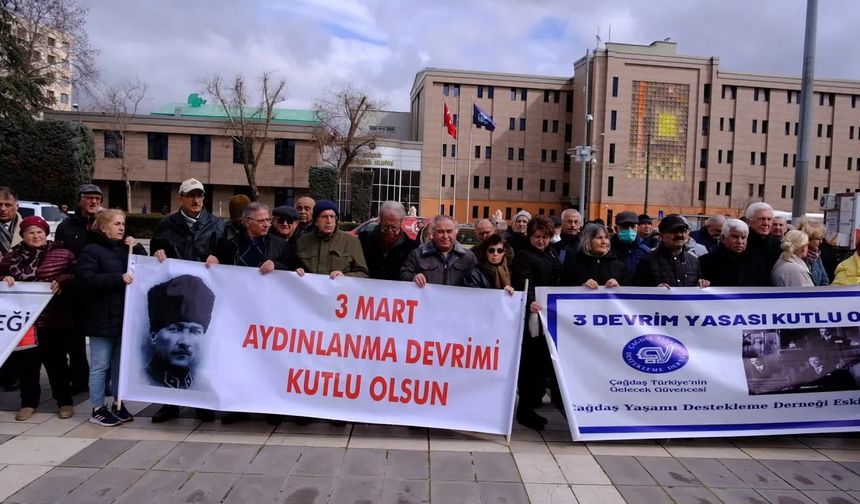 "KARŞI DEVRİM GÜÇLERİ LAİK EĞİTİMİ YOK ETMEK İSTİYOR"