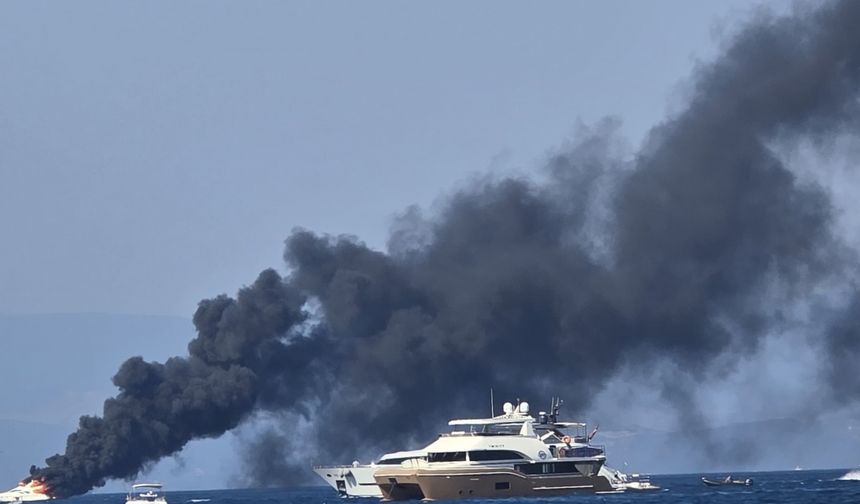 BODRUM'DA MİLYON DOLARLIK YAT ALEV ALEV YANDI
