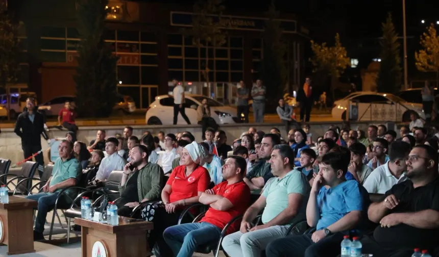 NEVŞEHİR BELEDİYESİ'nden MİLLİ MAÇLARA "AÇIK HAVA SİNEMASI"