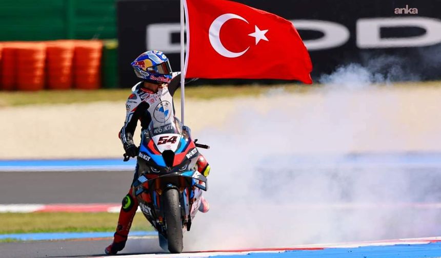 MOTOSİKLETÇİ TOPRAK RAZGATLIOĞLU 3. KEZ DÜNYA ŞAMPİYONU