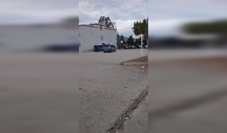 12 YAŞINDAKİ ÖĞRENCİ OKUL MÜDÜRÜNÜ AĞIR YARALADI