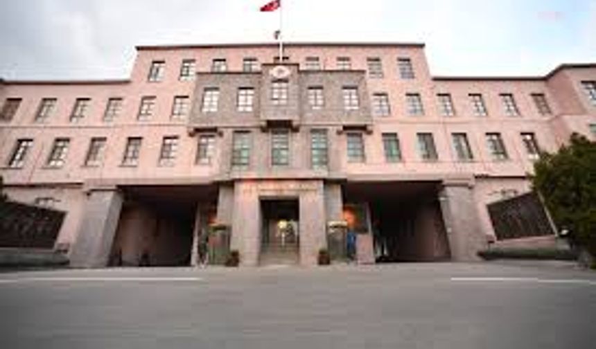 MSB: TÜRKİYE'YE YAKLAŞAN İHA DÜŞÜRÜLDÜ