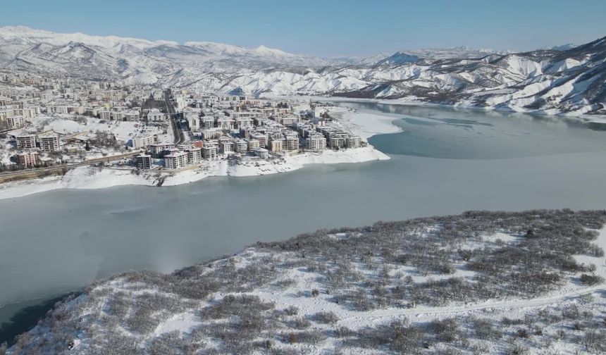 TUNCELİ'DE UZUNÇAYIR BARAJ GÖLÜ BUZ TUTTU