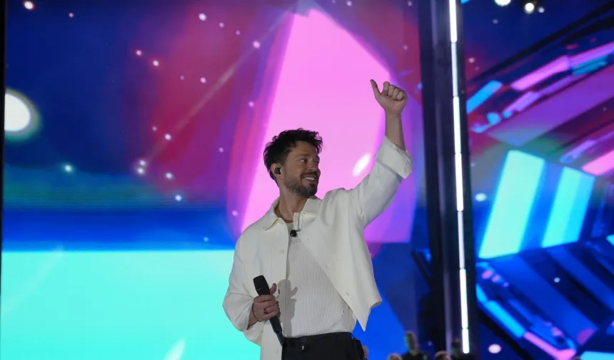 MURAT BOZ, ŞARKILARIYLA ERZURUMLULARI BÜYÜLEDİ