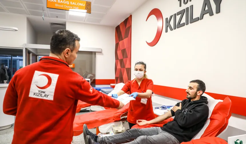 GENÇLER KAN BAĞIŞINI SEVDİ