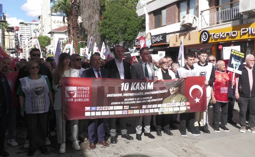 10 KASIM'IN  TATİLE GETİRİLMESİ İZMİR'DE PROTESTO EDİLDİ