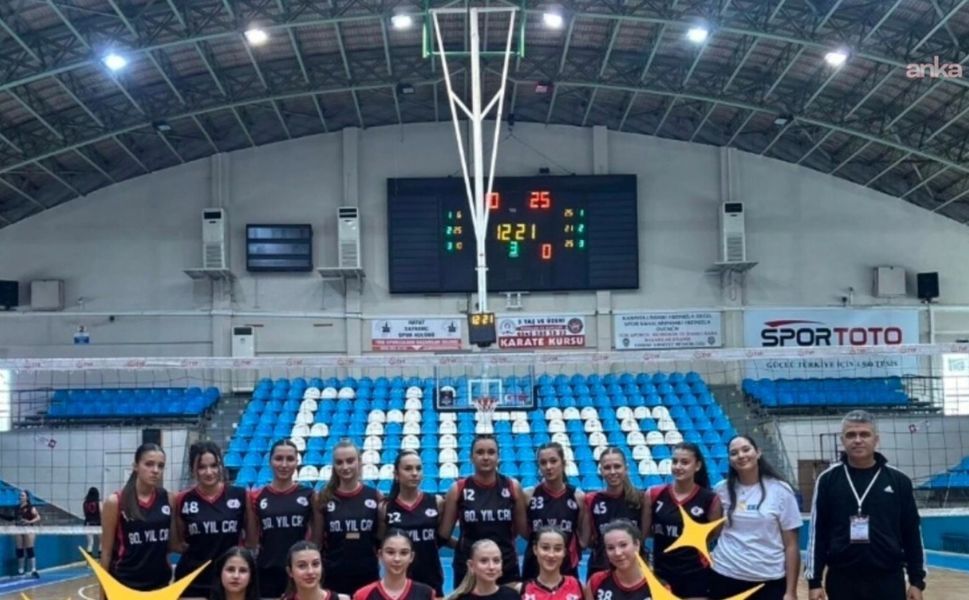 KIZ VOLEYBOL TAKIMI ÖĞRENCİLERİNİN FOTOĞRAFI SANSÜRLENDİ!