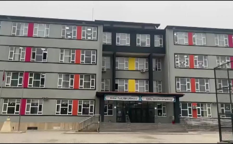 13 YAŞINDAKİ ÖĞRENCİ AKRAN ZORBALIĞI NEDENİYLE YOĞUN BAKIMDA