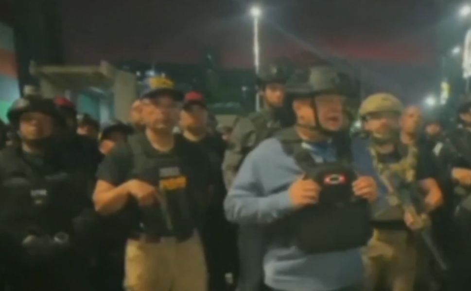 VENEZUELA DIŞİŞLERİ BAKANI HALKLA  SOKAĞA ÇIKTI