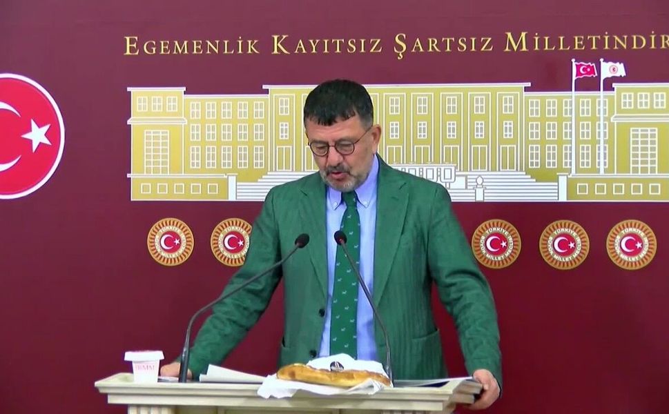 "EMEKLİNİN MAAŞI YETMİYOR, İKRAMİYESİNDEN 40 PİDE ÇALINDI”
