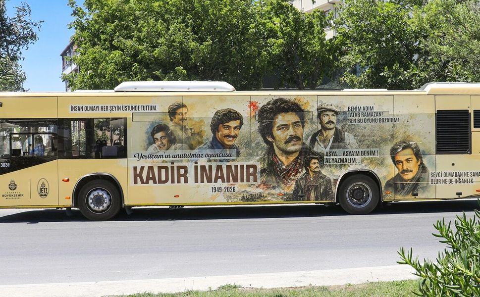 KADİR İNANIR İÇİN İSTANBUL'da İETT'den ÖZEL "SAYGI OTOBÜSÜ"
