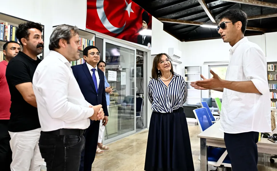 ANTALYA: "OĞUL AYTMATOV, BABA AYTMATOV'UN KÜTÜPHANESİNDE"